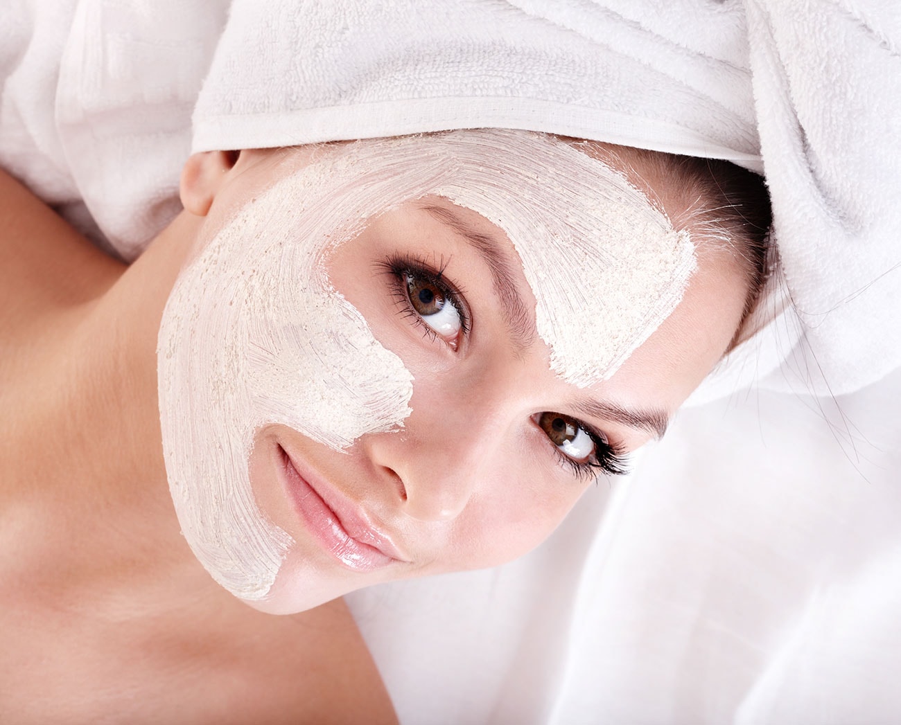 Relaxing facial mask treatment